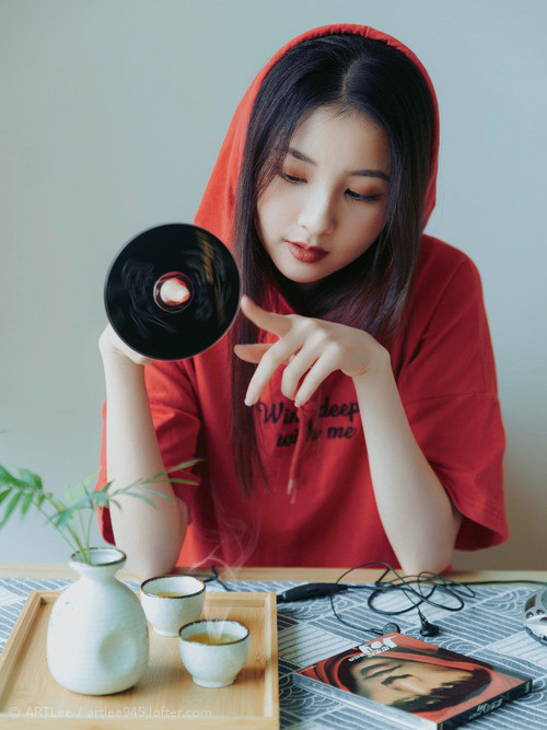 赫罗纳精准长传打穿对手防线,赫罗纳队服