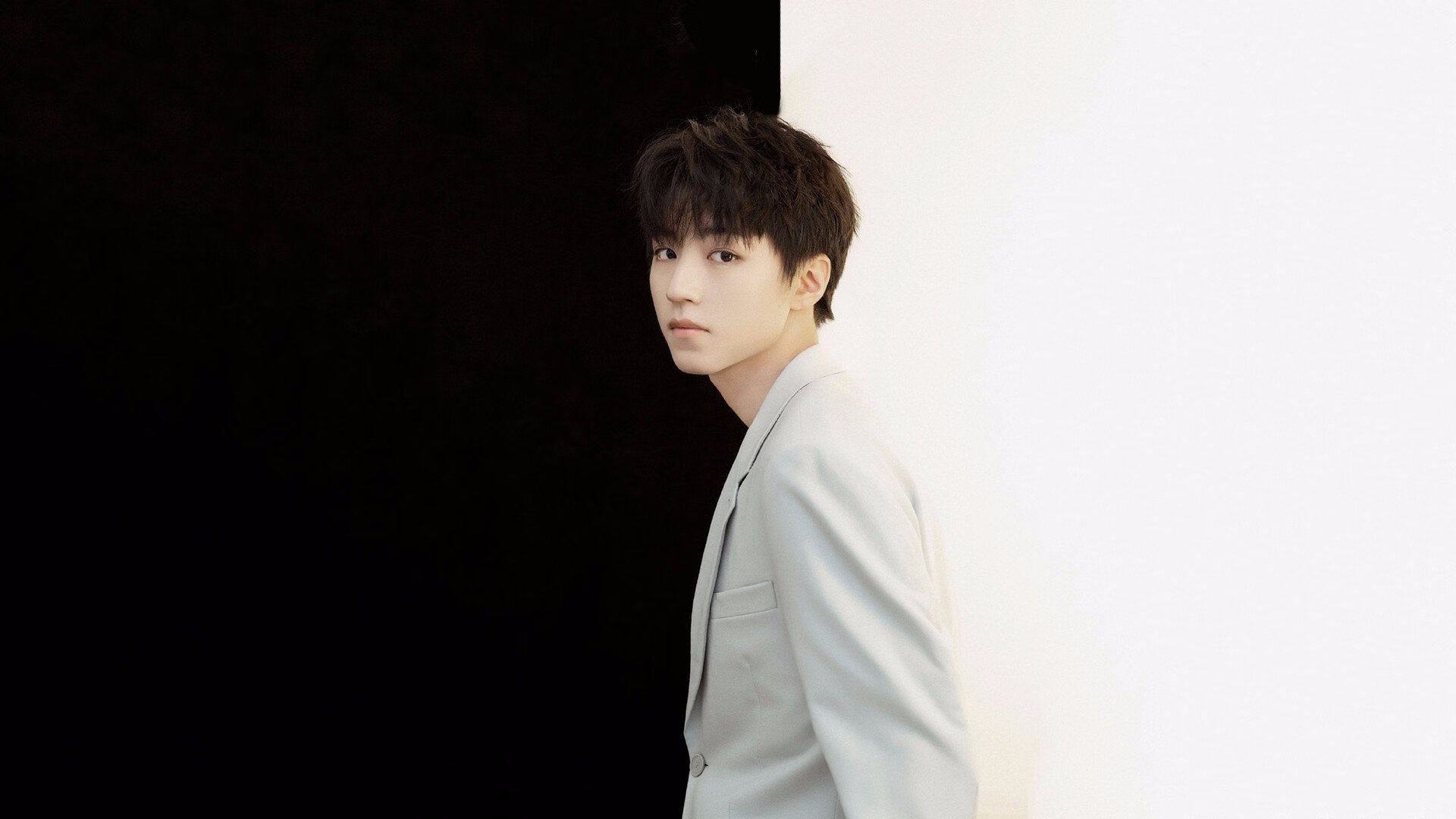 乔纳·隆戈:从世界杯舞台到全球橄榄球的巨星,乔纳坦 个人资料生日