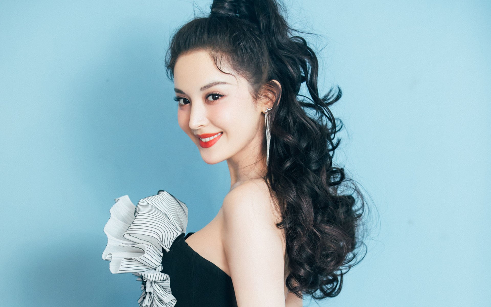 麦肯齐：无与伦比的快速反击能力使全黑队进攻如虎添翼，麦肯齐分了多少钱