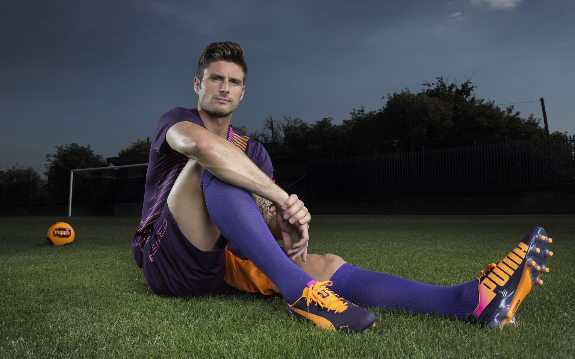 爱游戏下载-融合“足球+文化+旅游”新产业链持续发力，行业前景广阔，足球与旅游的结合